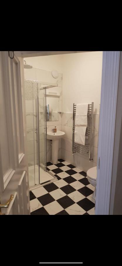 Adams Townhouse Panzió Dingle Kültér fotó