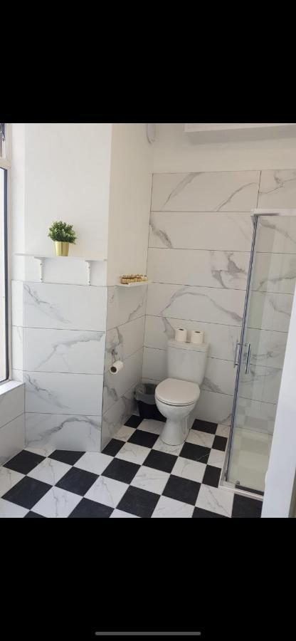 Adams Townhouse Panzió Dingle Kültér fotó